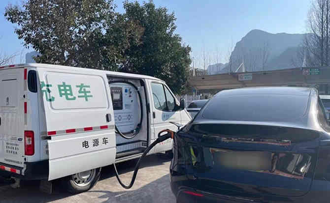 富锦汽车搭电
